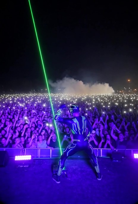 Show Central Laserman 4